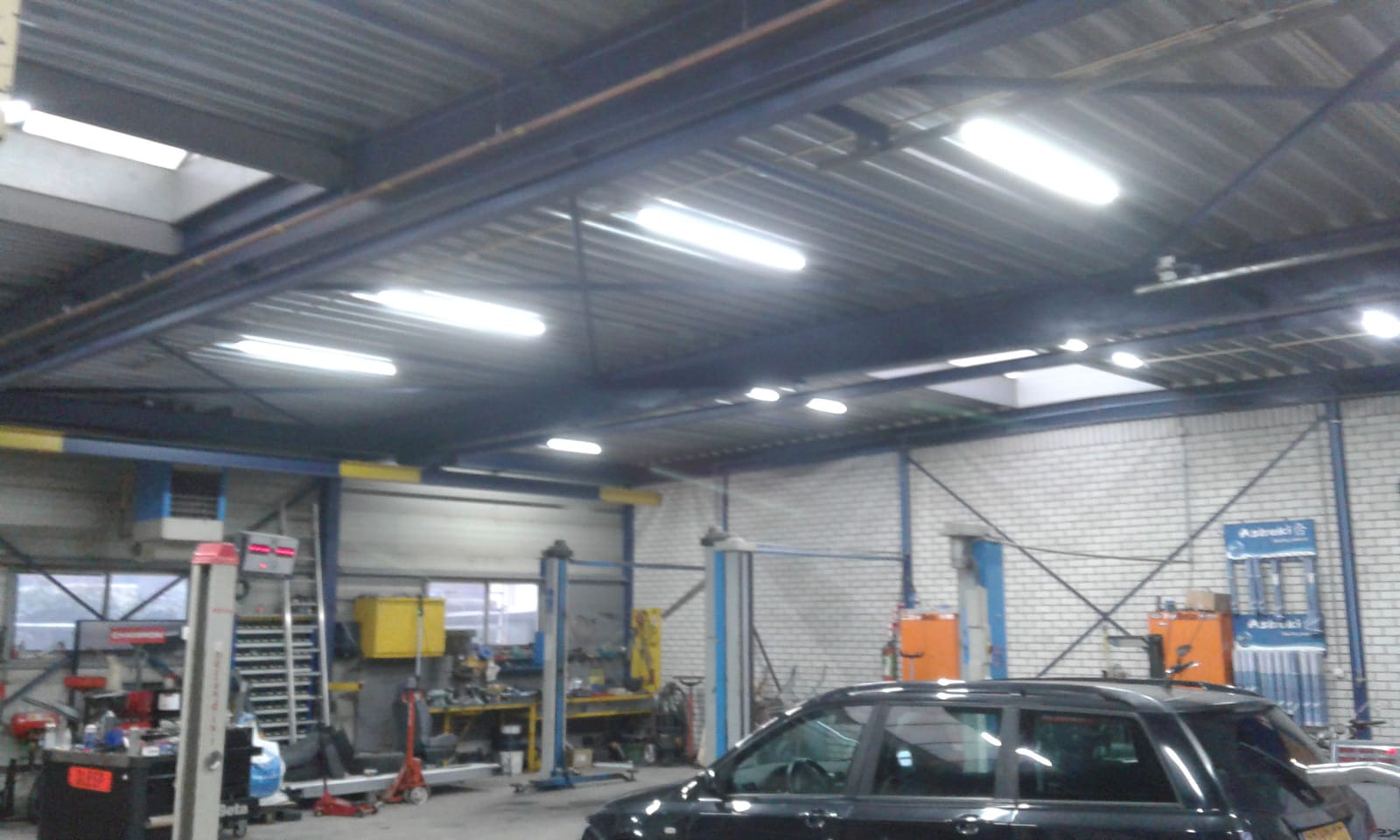 Led-TL-armatuur-150-cm-transparant-autogarage.jpeg